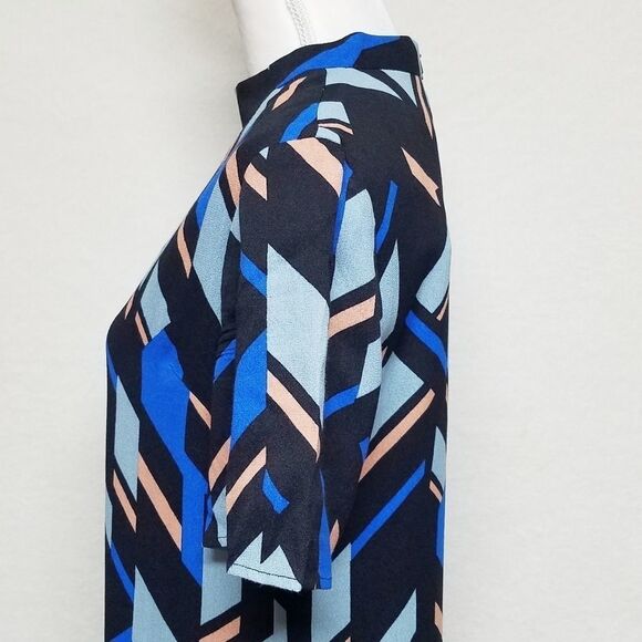 PARIS Sunday Geometric Choker V-neck Shift Dress - Picture 6 of 11